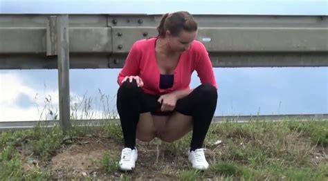 Horny Amateur Jogger Pulls Down Her Black Pants To Pee On The Road