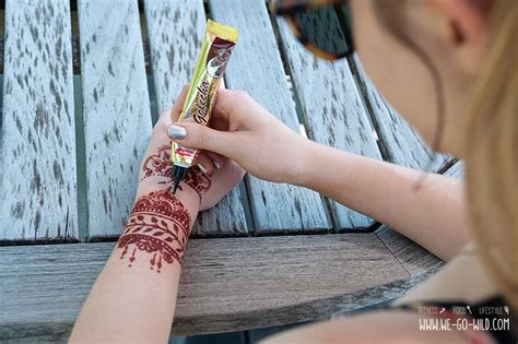 Traditionell werden zu halloween kürbisse geschnitzt. Henna Tattoo selber machen - Kunstvolle DIY Mehndis + Vorlagen