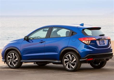 New Honda Hr V Photos Prices And Specs In Uae