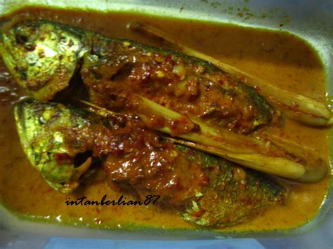 Menurut blog aziejaya didalam blognya. Resepi Ikan Kembung Percik Kelantan - Resep Bunda Erita