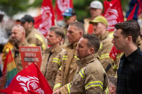 Fife Fire Service Cuts 3000 Sign Petitions Amid Public Outcry