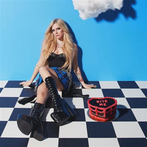 Avril Lavigne Anuncia Versão Acústica De Bite Me Popline