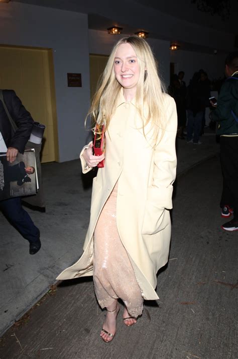 Dakota Fanning Exits The Hbo Golden Globes After Party In Los Angeles