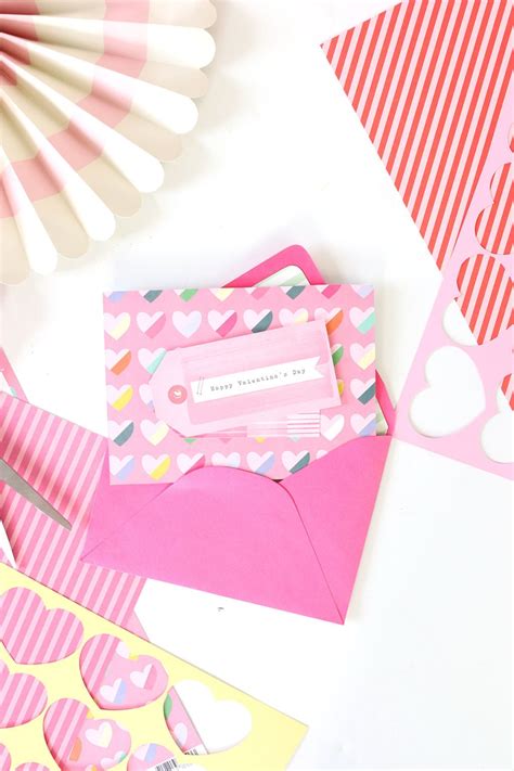 You can customize how you want and write a message on it! Easy DIY Pop-Up Valentine's Day Cards | Damask Love