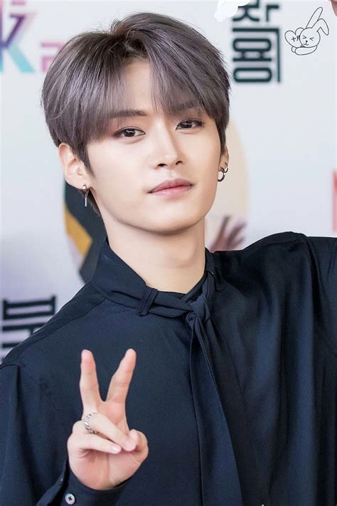 Ncts Jungwoo And Stray Kids Lee Know Reportedly The New Mcs Of Mbcs