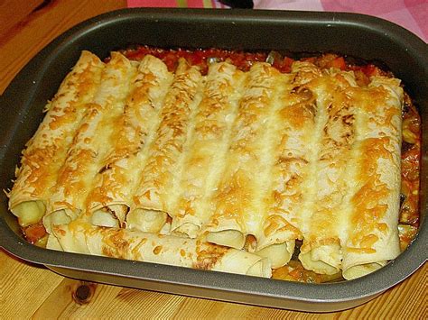 Überbackene Pfannkuchen auf feuriger Gemüsesauce von tikus Chefkoch