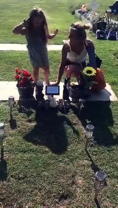 Hollie Bourne And Her Daughter Esmay Visiting Baby Ava S Grave Video Dailymotion