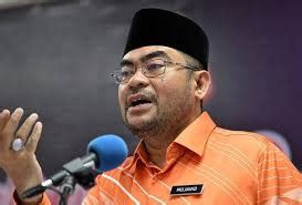Penulisan pasal yang benar adalah, huruf awal pada kata pasal selalu ditulis dengan huruf besar. 'Rosak Parlimen pelantikan Speaker baru tanpa hujahan ...