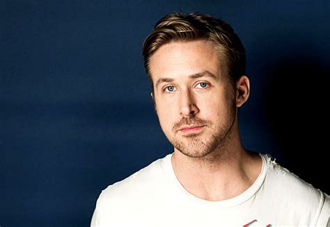 Hd Wallpaper Ryan Gosling Actor Celebrity Look Mens White Crew Neck Shirt Wallpaper Flare