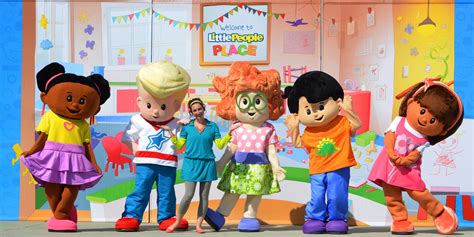 Kids Visit Busch Gardens Free To See Fisher Price Little People Show