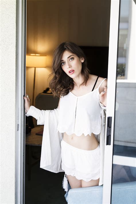 35 Lizzy Caplan Hot Pictures Artist Of Mean Girls And Freaks And Geeks