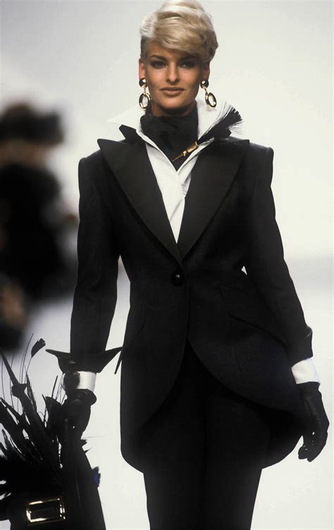 Linda Evangelista Christian Dior Runway Show 1991 Fashion Christian