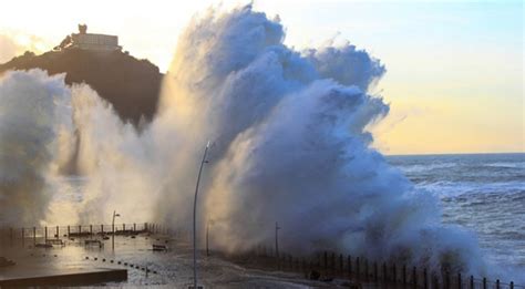 İSTANBUL'DA FARKLI YÜZYILLARDA YAŞANAN TSUNAMİLER - Son Dakika Haberleri