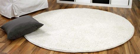 Alegra una cocina aburrida con una alfombra de plástico a rayas amarillas. 【Cómo comprar alfombras redondas online: Comparativa 2020