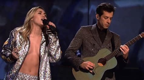 Miley Cyrus Risked A Nip Slip On Saturday Night Live And Twitter Went