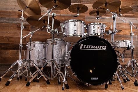 Ludwig Classic Maple 5 Piece Drum Kit Silver Sparkle Ex Demonstratio