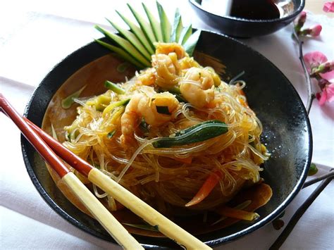 Come preparare spaghetti di verdure in casa con un semplice affetta verdure. Spaghetti di soia con verdure e gamberi - Dieta dimagrante ...