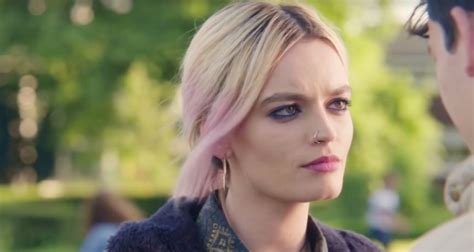 Sex Educations Emma Mackey Is Tired Of Margot Robbie Comparisons