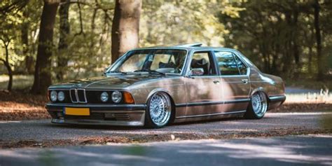 Well painted car with lowered suspension and polished wheels bbs. Mega geil - BMW 7er (E23) auf TRX Wheels & Airride Fahrwerk