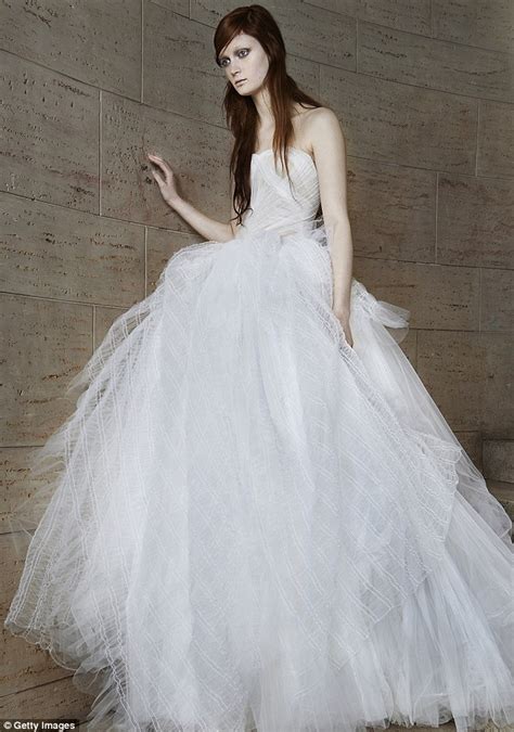 Vera Wang Debuts Edgy New Bridal Collection Daily Mail Online