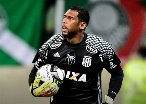 Record and instantly share video messages from your browser. Avaí contrata o goleiro Aranha