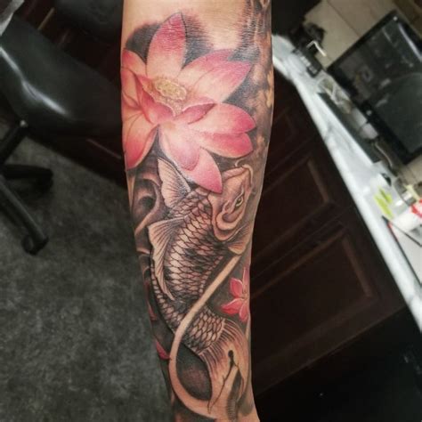 Pez koi y flor de loto tatuajes para mujeres. Koi fish and lotus flower tattoo | Lotus tattoo design ...