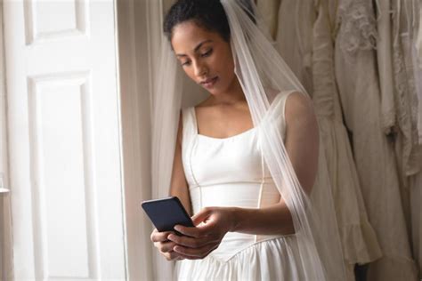 Bride Exposed Cheating Fiancé During Wedding By Reading His Text