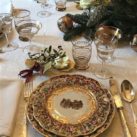 Another great idea from this easter table is using easter greeting cards in lieu of place cards. Pin on Beautiful tablescapes