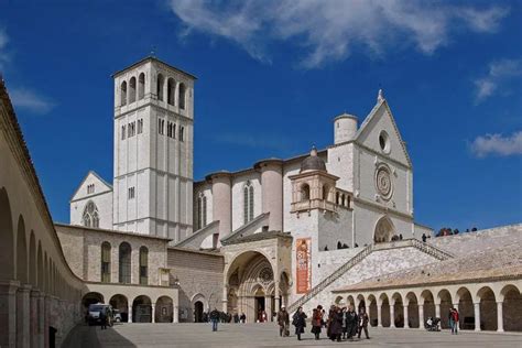 Assisi Basilica Basilica Of San Francesco Dassisi Wondermondo