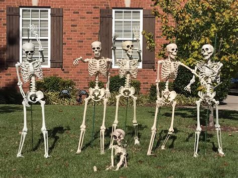 This Guy Decorates His Yard With A New Skeleton Scene Every Day And It