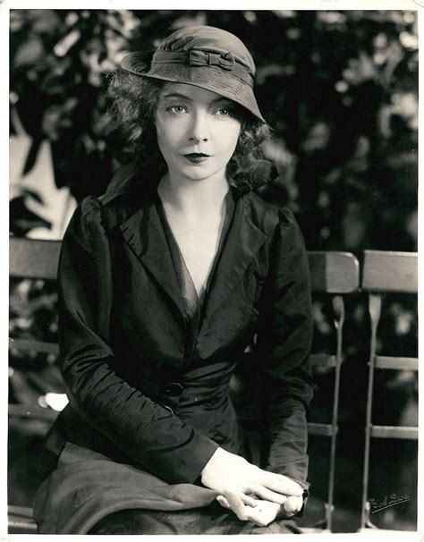 101 Unique Photographs Lillian Gish Pictorial. 