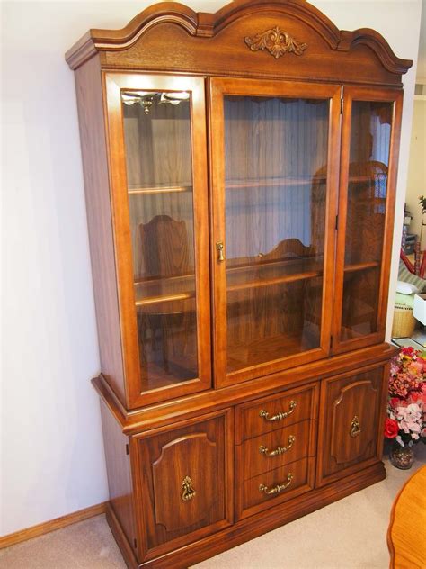Beautiful Oak China Cabinet With Glass Doors And Shelves 79x48x16