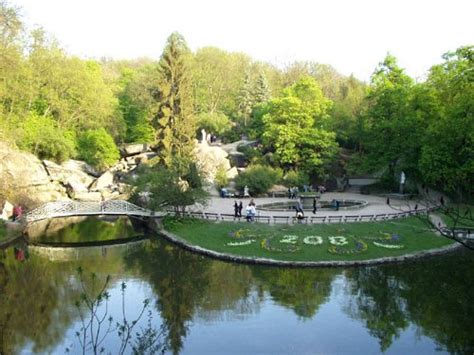 Sin coste para uso comercial sin necesidad de mencionar la fuente libre de derechos de autor. Parque Sofiyivka, paisaje hermoso en Ucrania