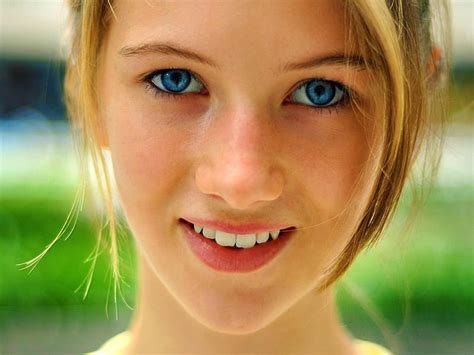 Blue Eyes Blonde Blonde Close Smile Up Girl Face Eyes Teeth Blue Hd Wallpaper Peakpx
