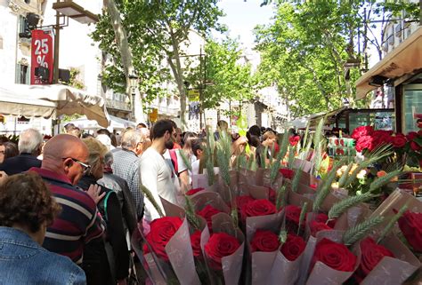 Paradas De Rosas En Las Ramblas De Barcelona España Viajerosmundi