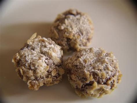 Rahsia untuk mendapatkan biskut yang rangup dan mudah dibentuk adalah memasukkan doh ke dalam freezer selamat beberapa minit. RESEPI ENAK DAN MEMBANGKITKAN SELERA: Biskut Oat Coklat