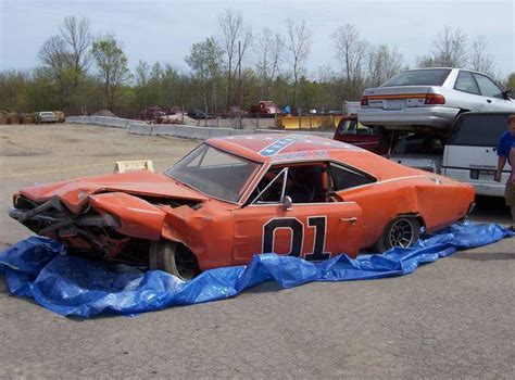 Typically, when jump starting a car, another working vehicle is pulled into place, and the battery connected in parallel with the dead battery of the disabled vehicle. MUSCLE CAR COLLECTION : 1969 Dodge Charger R/T General Lee Car Review