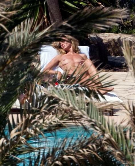 Naked Heidi Klum In Beach Babes