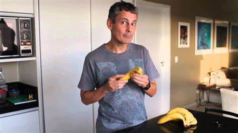 How To Peel A Banana Like A Raw Vegan Youtube