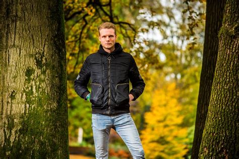 It is a structural isomer of mephedrone. Marcel (23) uit Enschede ging kapot aan designerdrug 3-MMC ...