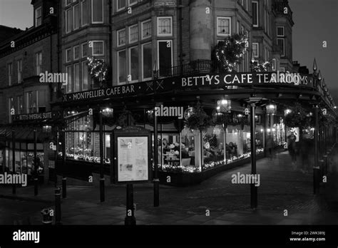 Cafe and harrogate bettys tearooms Black and White Stock Photos