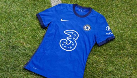 During his time as a chelsea player, john terry has won a host of honours, as well as becoming the most successful captain in the club's history, and after surpassing john hollins's appearance total. Nike dévoile les nouveaux maillots de Chelsea 2020-2021 ...
