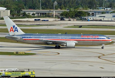 N345an American Airlines Boeing 767 323er Photo By Wade Denero Id