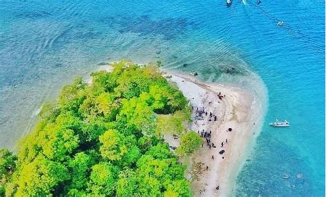 Pulau Merak Kecil Menyimpan Keindahan Luar Biasa