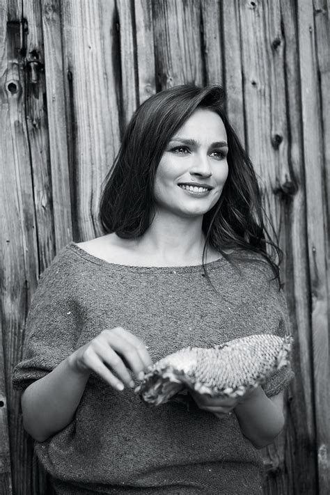 Professional chef who is known for her variety of cook books, online recipes, and as a juror on the reality tv show masterchef. Anna Starmach w ciąży. Chłopiec czy dziewczynka? | Viva.pl