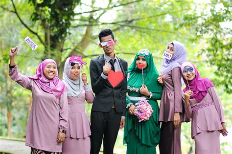 Mainan warna pada pelamin juga penting, biarlah kena dengan baju anda dan ingin penulis tegaskan cukuplah dengan dua warna sahaja! Nadia & Izad, Sungai Penchala | Acaiijawe Photography