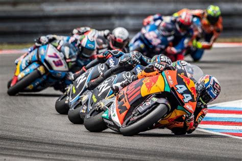 Après un excellent départ, il s'est rapidement mêlé à la lutte pour la victoire. Moto2: Miguel Oliveira com arranque modesto (com imagens ...