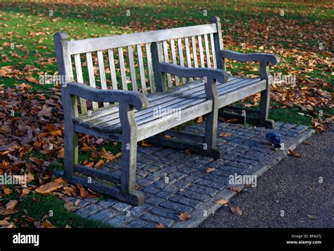 Park Bench Hyde Park London Hi Res Stock Photography And Images Alamy