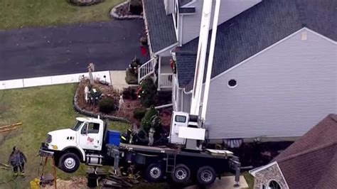 Crane Crashes Into House In New Jersey Nbc New York