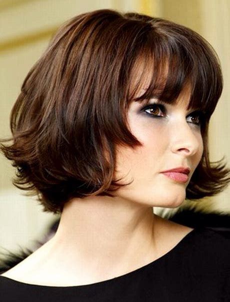 And we love those babylights, adding vibe to the color. Hairstyles chin length